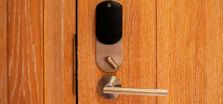 Automatic Locking Door Knob Lomita